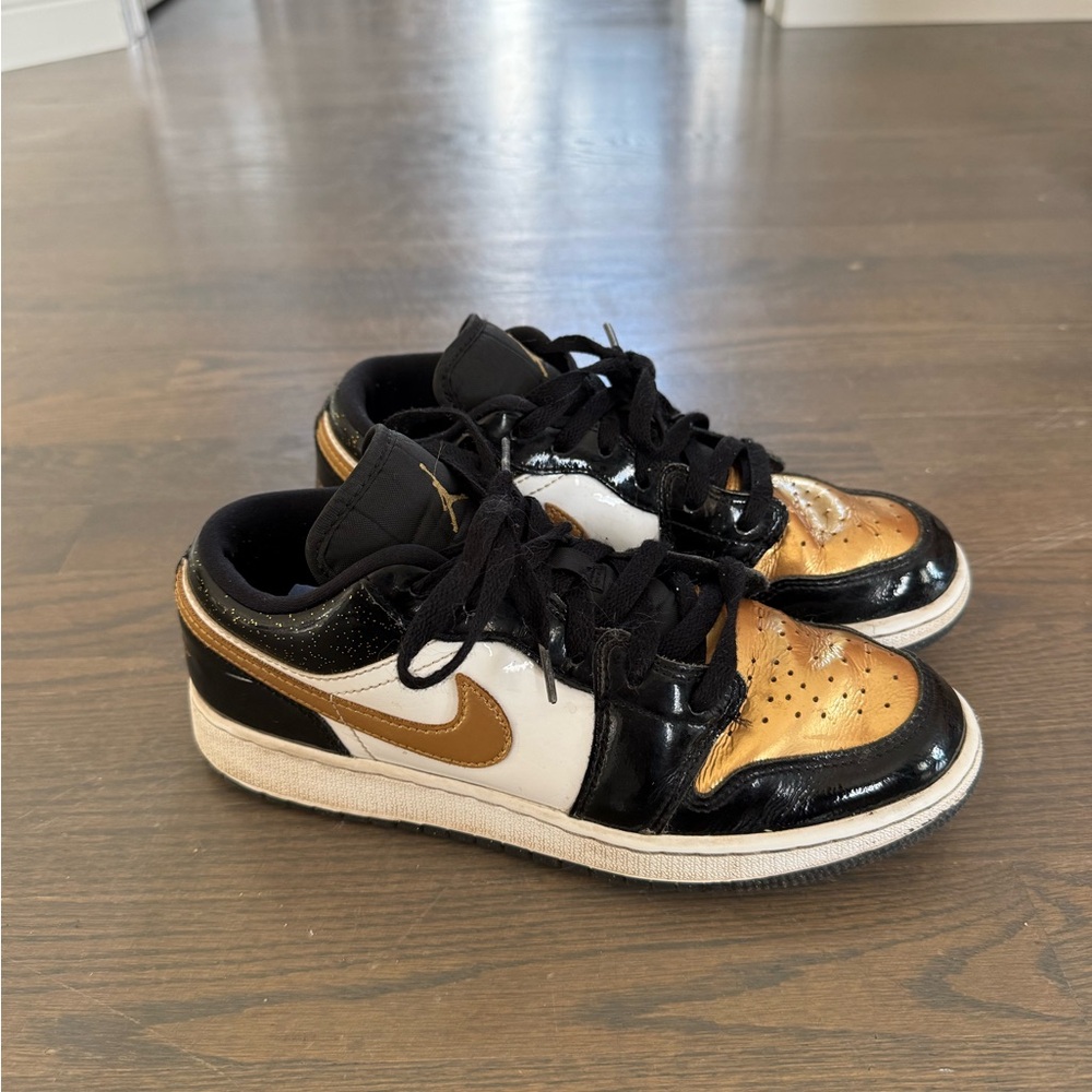 Air Jordan 1 Low SE GS Gold Toe - size 7Y